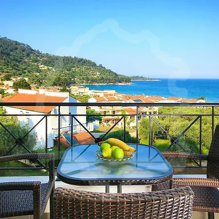 Loretta Mezonett I * Chrysi Ammoudia