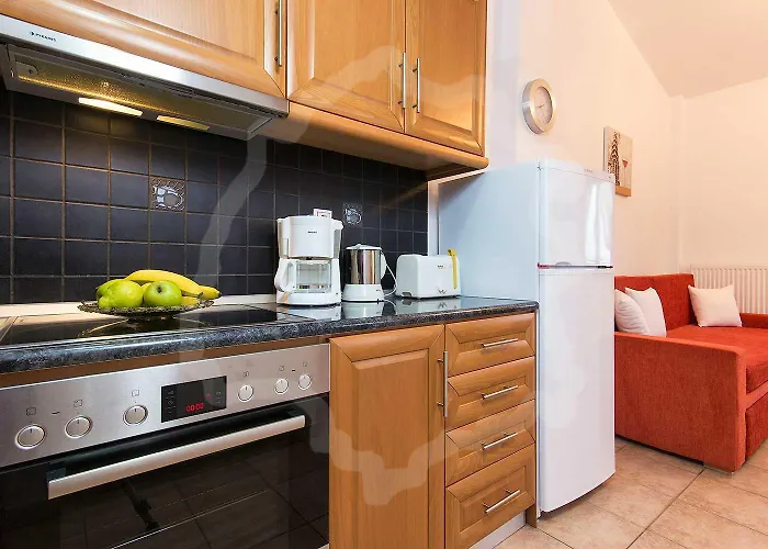 Loretta Mezonett I * Chrysi Ammoudia