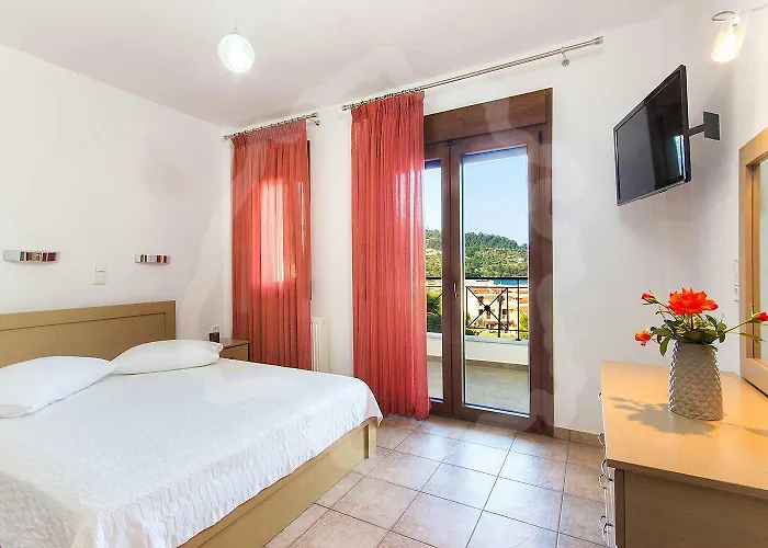 Loretta Mezonett I * Chrysi Ammoudia